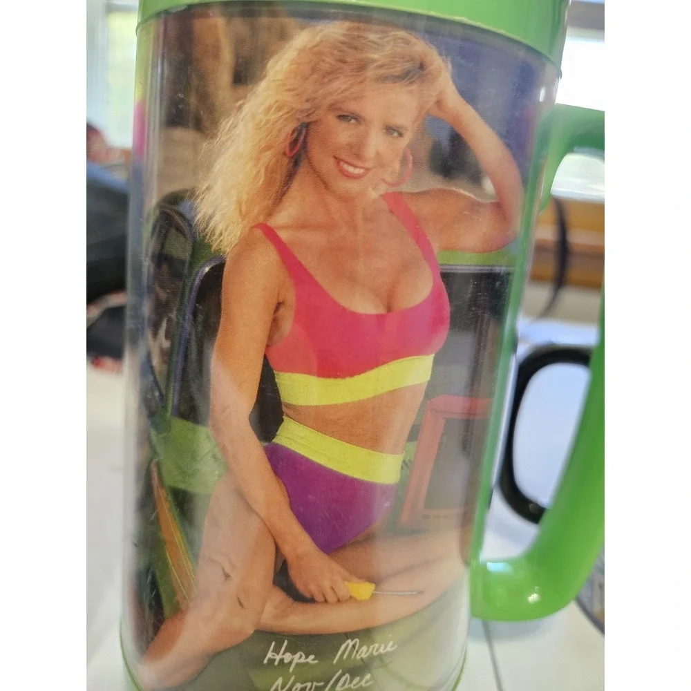 Green Plastic Pin-Up Pictorial Coffee Mug Novelty Decor Vintage Snap ON Girls